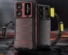 У Oukitel WP300 есть одно главное достоинство: его полумодульная конструкция. В комплект поставки входят яркий фонарь и дополнительный дисплей. (Источник изображения: Oukitel)