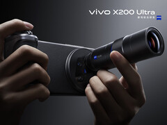 В рукаве Vivo X200 Ultra спрятано оружие, которое расширяет возможности его 200 МП телекамеры. (Источник изображения: Vivo)