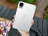 Pad Ultra отличается тонким и лёгким дизайном. На изображении: задняя панель планшета.