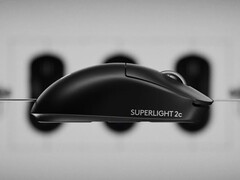 Компактная игровая мышь Logitech G Pro X Superlight 2c сбоку. (Источник изображения: Logitech)