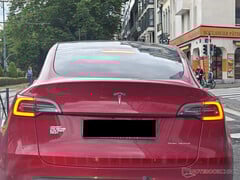 Tesla Model 3 с анти-мускульной наклейкой. (Источник изображения: Notebookcheck)