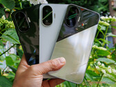 Заголовок страницы Xiaomi намекает на смартфон Poco F7 на ранних санкционированных фотографиях и видео с распаковкой Аннотация Компания Xiaomi представила Poco F7 в трех стартовых цветовых вариантах. Хотя компания пока умалчивает о технических характеристиках, Poco F7 Limited Edition дал представление о том, что ждет третью и, вероятно, самую дешевую модель в серии Poco F7.  Ключевые слова Xiaomi, Xiaomi Poco F7, Poco F7, Android, смартфон, Qualcomm, Qualcomm Snapdragon Заголовок изображения У нас в руках уже есть Poco F7 в трех стартовых цветовых вариантах. (Источник изображения: Notebookcheck) #text Xiaomi приоткрыла крышку над Poco F7 в преддверии его полноценного дебюта 24 июня. Как мы уже рассказывали, компания намерена предложить устройство не только в Индии, но и на мировом рынке. Кстати, доказательства первого уже появились на Geekbench.  В преддверии следующей недели Xiaomi разрешила нам опубликовать фотографии Poco F7 в трех стартовых цветах. Судя по ним, мы можем подтвердить, что устройство имеет металлическую рамку с соответствующими кнопками и привлекательный корпус камеры. Хотя внешний вид может говорить об обратном, зеленые вспышки на каждом объективе являются чисто декоративными, а не активными светодиодами.  Между тем, похоже, что даже версия Limited Edition будет выпущена во всем мире. Модель Limited Edition с квазипрозрачной отделкой также показывает, что Poco F7 будет поставляться с чипсетом Qualcomm Snapdragon и 50-Мп основной камерой с OIS, как и Poco F7 Pro до него (цена $599,99 на Amazon). К сожалению, на данном этапе мы не можем сообщить никаких других технических характеристик. Пожалуйста, посмотрите видео TechTablets ниже, чтобы узнать больше подробностей в преддверии мероприятия, которое состоится в следующий вторник.  Источник(и):  Notebookcheck &amp; TechTablets https://www.youtube.com/watch?v=t-YuUf7rufs Ссылка на Amazon https://www.amazon.com/Xiaomi-Tmobile-Global-Unlocked-24117RK2CG/dp/B0F2N4MPTC Связанные статьи Металлическая рамка, металлические кнопки, как и ожидалось, лимитированная серия имеет квазипрозрачную отделку
