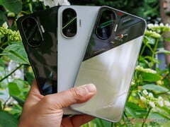 Заголовок страницы Xiaomi намекает на смартфон Poco F7 на ранних санкционированных фотографиях и видео с распаковкой Аннотация Компания Xiaomi представила Poco F7 в трех стартовых цветовых вариантах. Хотя компания пока умалчивает о технических характеристиках, Poco F7 Limited Edition дал представление о том, что ждет третью и, вероятно, самую дешевую модель в серии Poco F7.  Ключевые слова Xiaomi, Xiaomi Poco F7, Poco F7, Android, смартфон, Qualcomm, Qualcomm Snapdragon Заголовок изображения У нас в руках уже есть Poco F7 в трех стартовых цветовых вариантах. (Источник изображения: Notebookcheck) #text Xiaomi приоткрыла крышку над Poco F7 в преддверии его полноценного дебюта 24 июня. Как мы уже рассказывали, компания намерена предложить устройство не только в Индии, но и на мировом рынке. Кстати, доказательства первого уже появились на Geekbench.  В преддверии следующей недели Xiaomi разрешила нам опубликовать фотографии Poco F7 в трех стартовых цветах. Судя по ним, мы можем подтвердить, что устройство имеет металлическую рамку с соответствующими кнопками и привлекательный корпус камеры. Хотя внешний вид может говорить об обратном, зеленые вспышки на каждом объективе являются чисто декоративными, а не активными светодиодами.  Между тем, похоже, что даже версия Limited Edition будет выпущена во всем мире. Модель Limited Edition с квазипрозрачной отделкой также показывает, что Poco F7 будет поставляться с чипсетом Qualcomm Snapdragon и 50-Мп основной камерой с OIS, как и Poco F7 Pro до него (цена $599,99 на Amazon). К сожалению, на данном этапе мы не можем сообщить никаких других технических характеристик. Пожалуйста, посмотрите видео TechTablets ниже, чтобы узнать больше подробностей в преддверии мероприятия, которое состоится в следующий вторник.  Источник(и):  Notebookcheck &amp;amp; TechTablets https://www.youtube.com/watch?v=t-YuUf7rufs Ссылка на Amazon https://www.amazon.com/Xiaomi-Tmobile-Global-Unlocked-24117RK2CG/dp/B0F2N4MPTC Связанные статьи Металлическая рамка, металлические кнопки, как и ожидалось, лимитированная серия имеет квазипрозрачную отделку