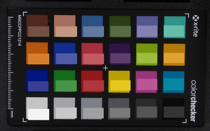 ColorChecker: исходный цвет представлен в нижней половине каждого блока