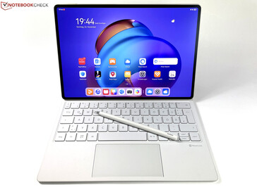 Клавиатура Glide Keyboard и карандаш Huawei M-Pencil.