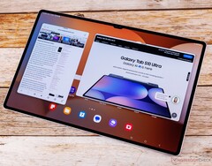 Преемник Galaxy Tab S10 Ultra (на фото), похоже, будет иметь меньший вырез. (Источник изображения: Notebookcheck)