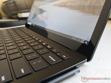 Разрешение, яркость и цветовой охват на уровне Surface Laptop 2