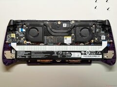 Видеокарта Intel Arc G3 Extreme отличается высокой производительностью, однако она также дорогостоящая и не отличается особой энергоэффективностью.