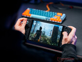 Существующий Legion Go, изображенный на фотографии, не оснащен аппаратным обеспечением, описанным ниже. (Источник изображения: Notebookcheck)