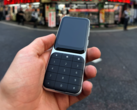Sidephone (на фото) имеет уникальную сменную клавиатуру, в которой используются магниты и зажимы. (Источник изображения: Reddit)