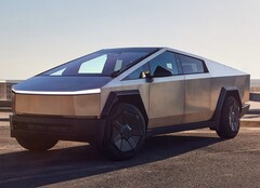 Кибергрузовик Tesla. Предстоящее обновление позволит грузовику распознавать и отображать другие кибергрузовики на дороге (Источник изображения: Greg Pajo/Car and Driver)