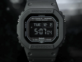 Крупный план дисплея Casio G-Shock GW-BX5600-1A1, изображенного на темном фоне.