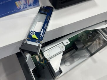 Der E1.S-Adapter für 2280er-SSD.