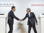 Генеральный директор Nissan Макото Учида и генеральный директор Honda Тошихиро Мибе. (Источник изображения: Nissan)
