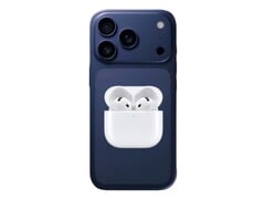 Неофициальный рендер iPhone 17 Pro с AirPods 4. (Источник изображения: @Skyfops на X и Apple, отредактировано)