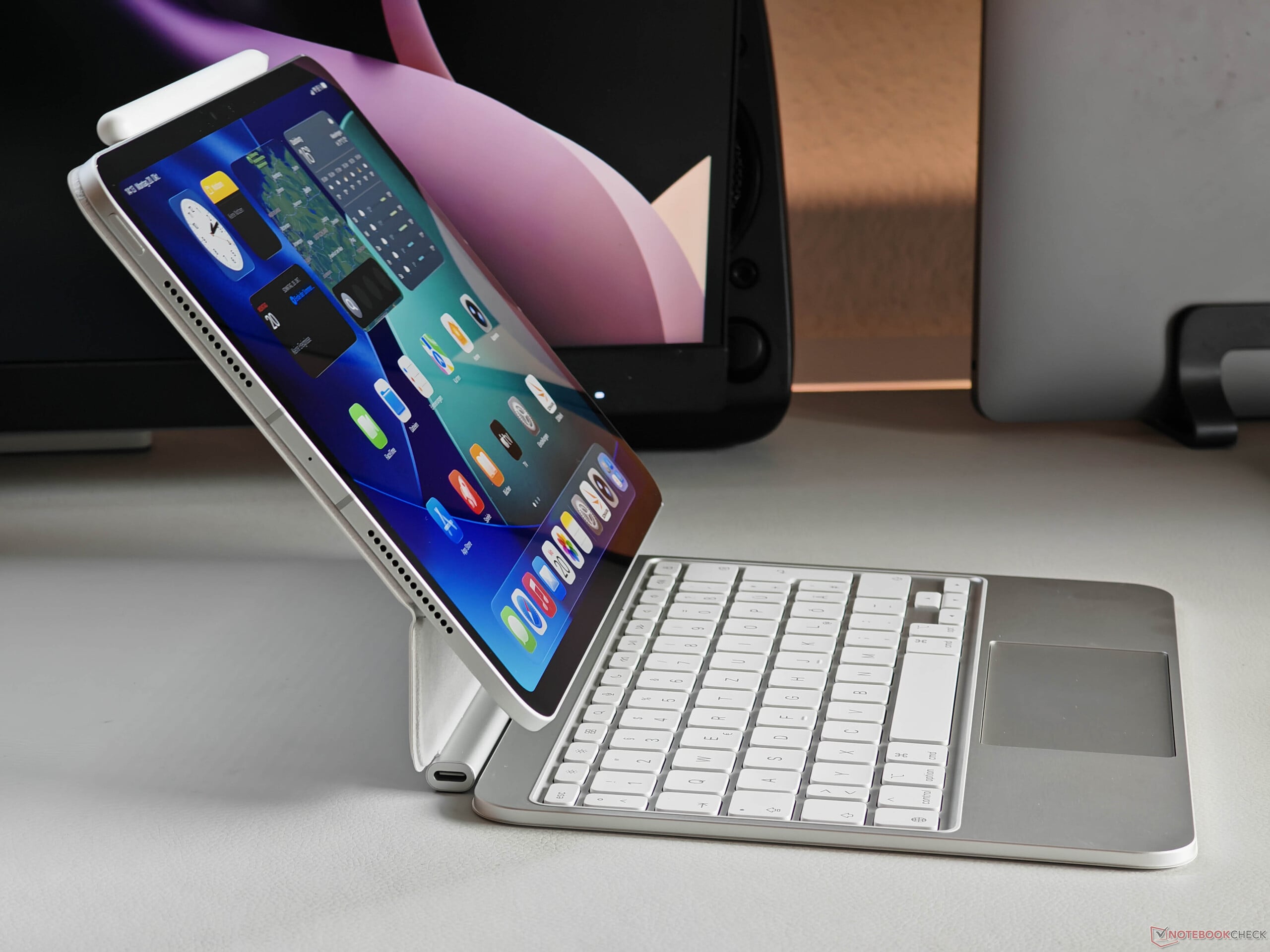 Apple iPad Pro 11 2025 - notebookcheck-ru.com Библиотека