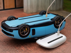 Некоторые говорят, что Ferrari Luce напоминает Apple Magic Mouse.