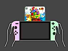 Nintendo Switch в руках с изображением виртуальной игровой карты Super Mario 3D World.