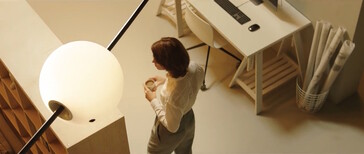 Следит за объектом по запросу (источник изображения: скриншот видеоролика о продукте)