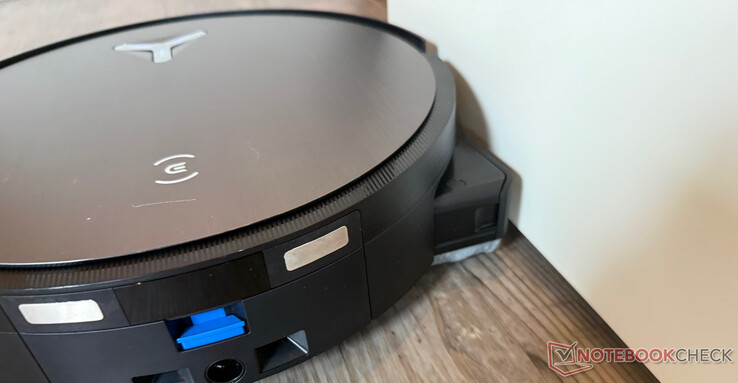 Благодаря выдвижному ролику, Deebot X11 OmniCyclone не только тщательно вытирает, но и практически без ободков