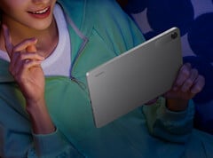 Redmi Pad 2 SE доступен на Giztop по цене 229 долларов. На снимке: промо-картинка, демонстрирующая дизайн задней панели планшета.