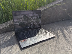 AMD ZenBook 14 OLED в открытом виде