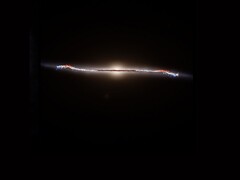 Модельное изображение, иллюстрирующее влияние волны на Млечный Путь (Источник изображения: несколько - см. источники; отредактировано)