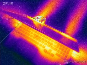 Для выброса горячего воздуха предусмотрены четыре вентиляционных решетки