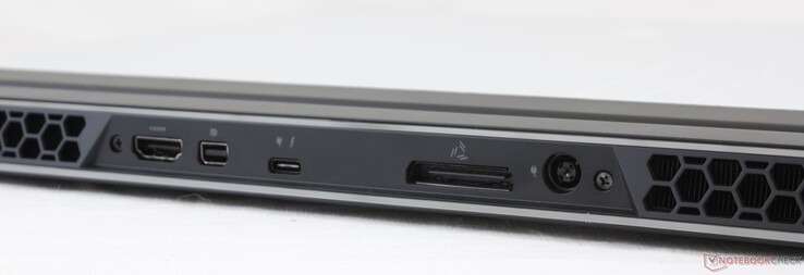 Задняя сторона: HDMI 2.0b, mini-DisplayPort 1.3, Thunderbolt 3 с USB-PD, Alienware Graphics Amplifier, разъем питания