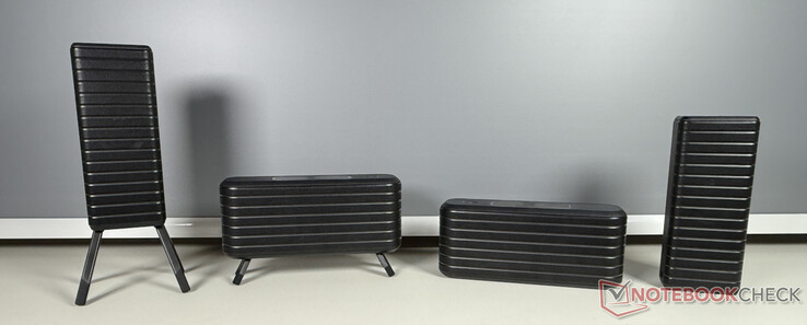 Четыре внешних динамика имеют раскладные ножки