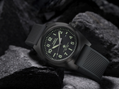 Часы Timex Expedition Capstone с черным силиконовым ремешком, на фото. (Источник изображения: Timex)