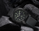 Часы Timex Expedition Capstone с черным силиконовым ремешком, на фото. (Источник изображения: Timex)