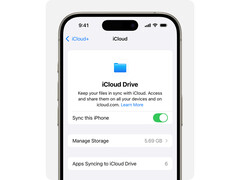 AppleРекламное изображение диска iCloud Drive, размещенное на iPhone на белом фоне. (Источник изображения: Apple)