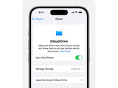 AppleРекламное изображение диска iCloud Drive, размещенное на iPhone на белом фоне. (Источник изображения: Apple)