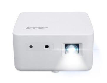PD1810 и пульт дистанционного управления. (Источник: Acer)