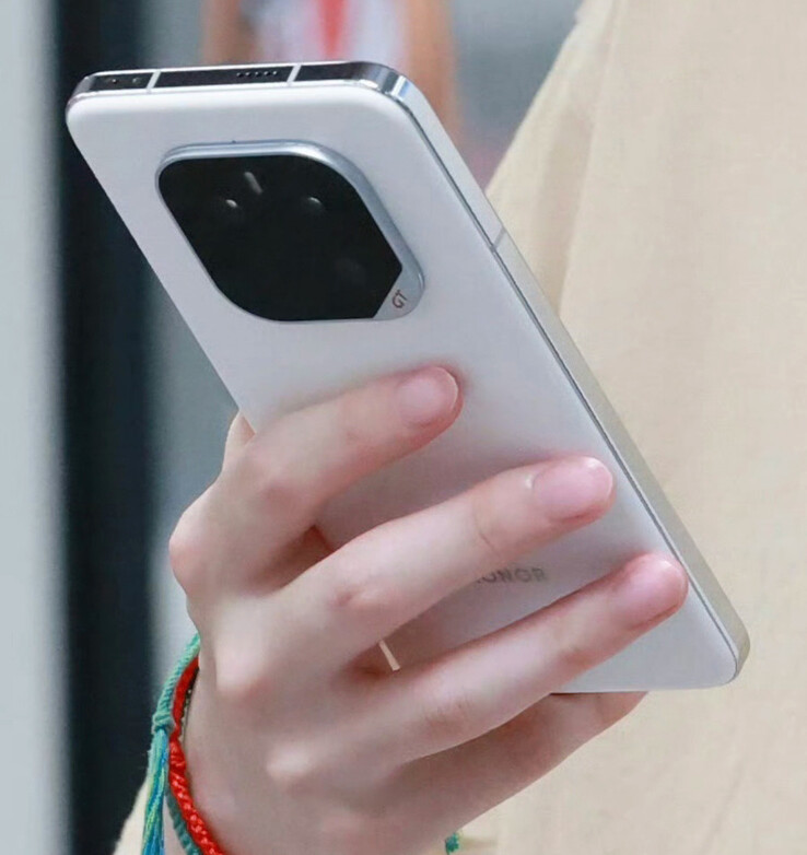 Практическая фотография Honor GT Pro уже распространяется в китайских социальных сетях. (Источник изображения: via Digital Chat Station)