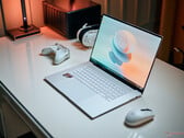Phoronix протестировал Ubuntu и Windows 11 на ноутбуке Asus Zenbook S16. (Источник изображения: Notebookcheck / Andreas Osthoff)