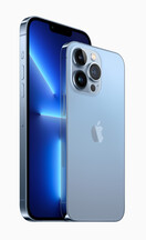 Apple iPhone 13 Pro в синем цвете Sierra Blue. (Источник изображения: Apple)