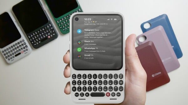 Поставки устройства Clicks Communicator начнутся в декабре 2026 года.