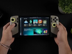 Портативный игровой ПК MSI Claw 8 AI под управлением нового интерфейса Windows 11 Xbox Full-Screen Experience, демонстрирующий на экране библиотеку Game Pass. (ETA PRIME через YouTube)