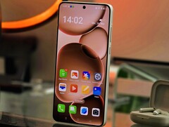 Обзор Oppo Find X8 Ultra. (Источник изображения: Marcus Herbrich/Notebookcheck)