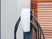 Домашнее зарядное устройство Tesla. Программа субсидирования Британской Колумбии исключила продукцию компании (Источник изображения: Tesla)