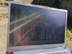 На открытом воздухе под солнечными лучами