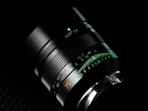 Объектив второго поколения 7Artisans 75mm f/1.25 оснащен светящимися в темноте надписями. (Источник изображения: 7Artisans)