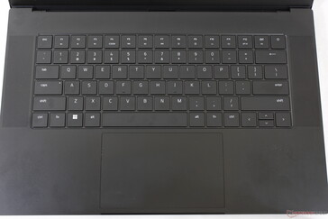 Razer Blade 15 2022. Кнопка включения переехала в правый верхний угол клавиатуры