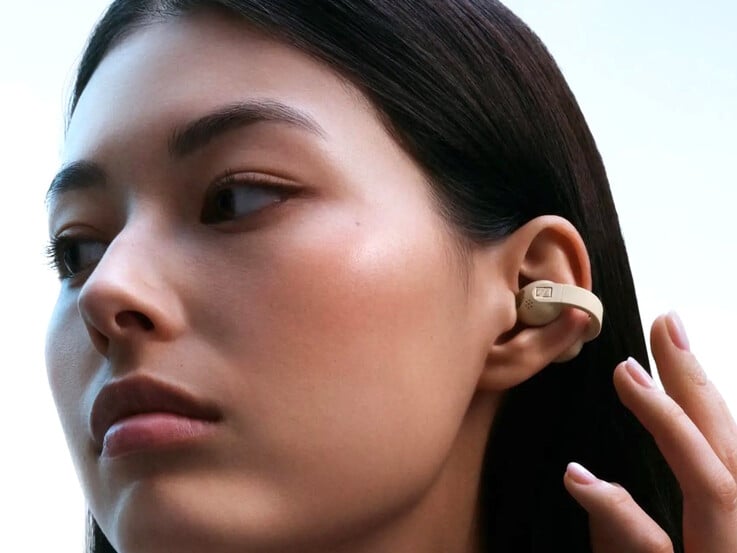 Наушники Sennheiser Accentum Clip разработаны таким образом, чтобы не спадать даже во время тренировок, при этом позволяя пользователям слышать окружающие звуки в целях безопасности.