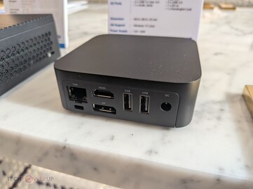 Порты ECS Liva Z4. (Источник изображения: TechPowerUp)