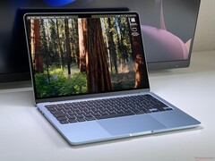 Applem4 MacBook Air (на фото) была снижена до самой низкой цены на Amazon. (Источник изображения: own)
