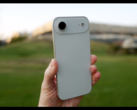 Еще один предполагаемый iPhone нового поколения. (Источник изображения: AppleTrack через YouTube)