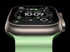 В Apple Watch Ultra 3 используется более крупный и яркий OLED-дисплей, на который выводятся уведомления о гипертонии, офлайн-карты и рекомендации по тренировкам с помощью искусственного интеллекта. (Источник изображения: Apple)